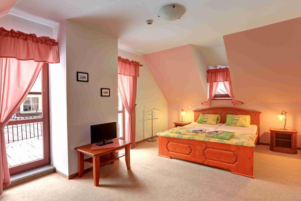 Hotel Hradni Basta Becov nad Teplou